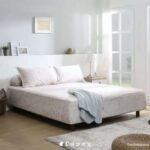 Tempat tidur minimalis dengan sprei modern dibandingkan desain sprei zaman dulu