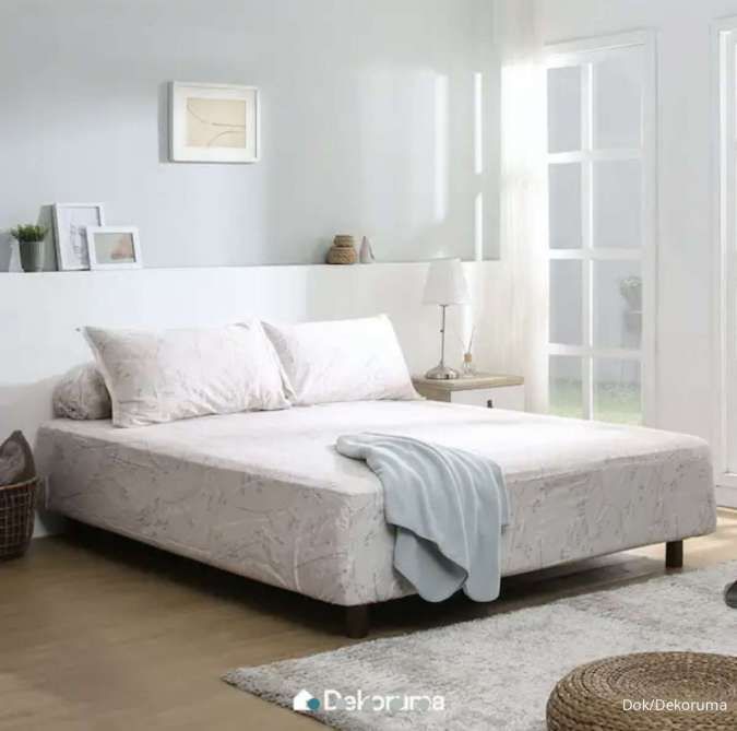 Tempat tidur minimalis dengan sprei modern dibandingkan desain sprei zaman dulu