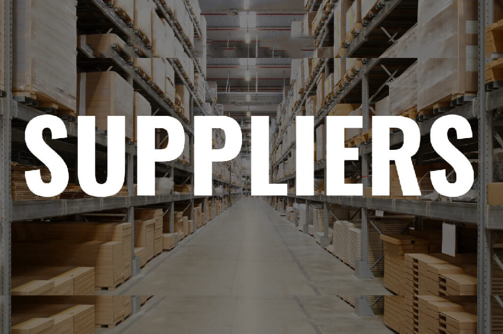 Rak penyimpanan barang dengan label 'Suppliers' di gudang
