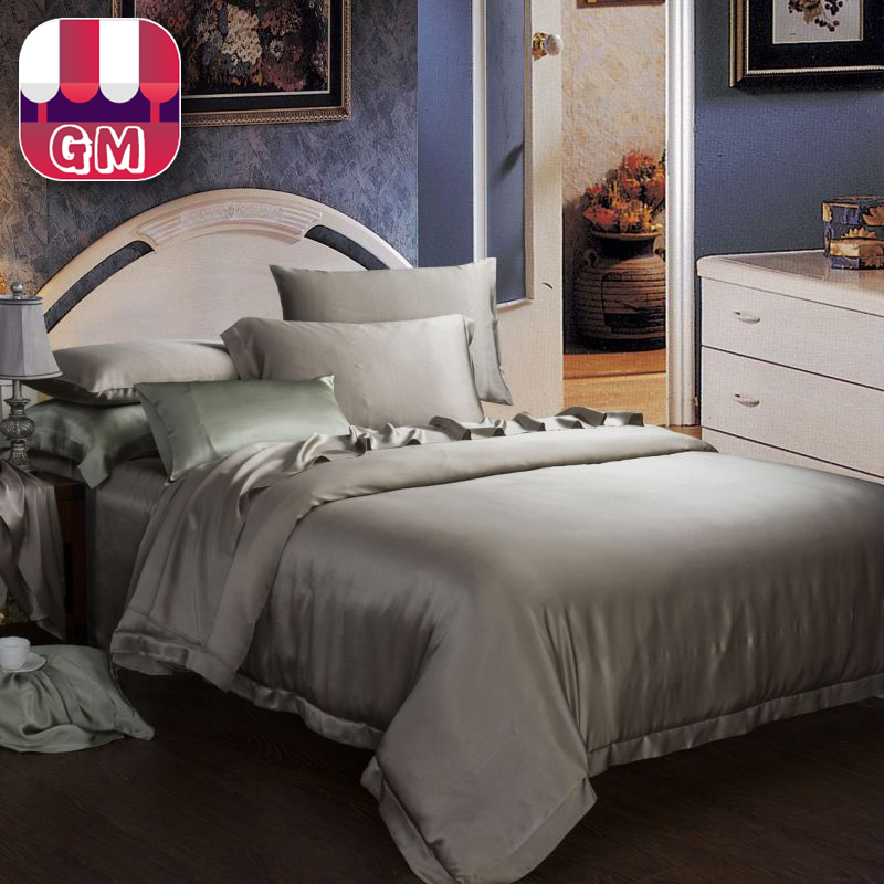 Perbandingan visual kain TC (Tetron Cotton) dan TC Silic untuk bahan bed cover.